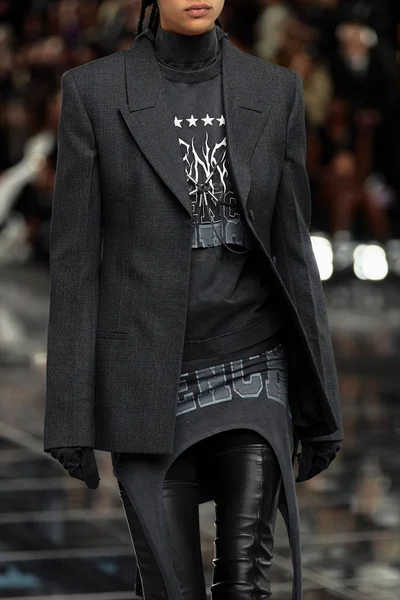 Look 2